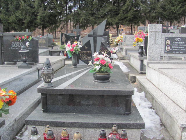 Grób Franciszek Pilat